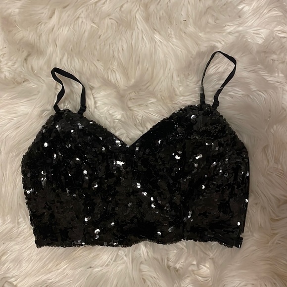 Guess Tops - GUESS Crop top sequin top